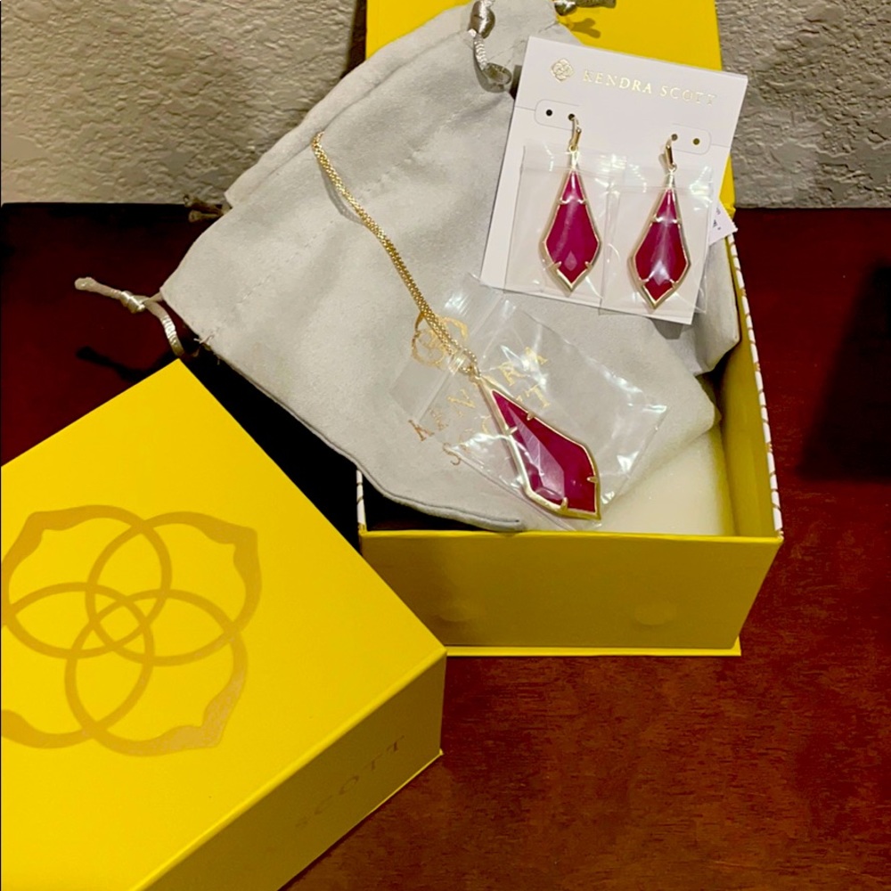 Kendra Scott Olivia earrings and necklace